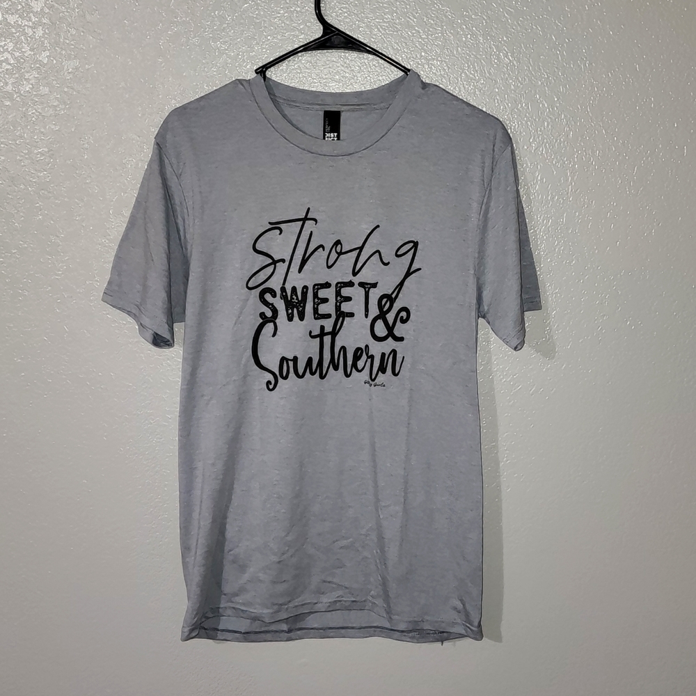 Glitzy Girlz Women "Strong Sweet & Southern" T-Shirt (S)